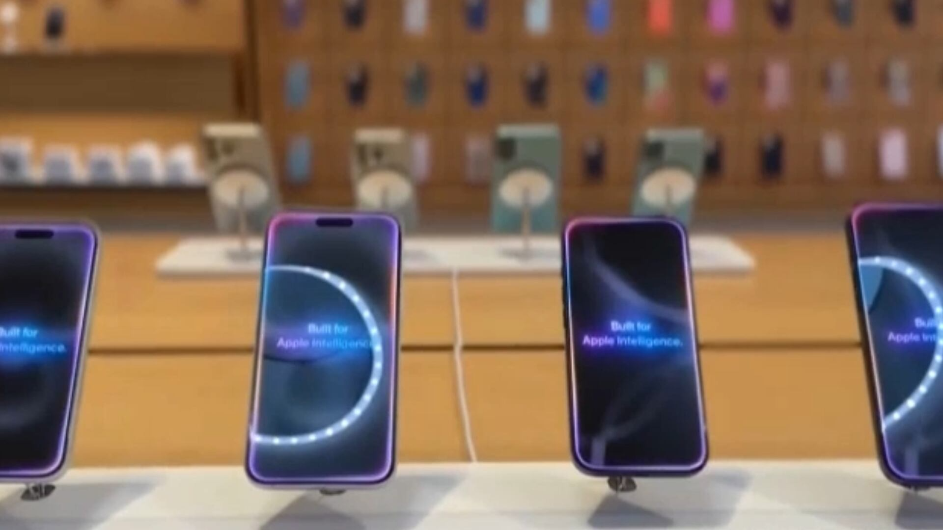 Trump anuncia investimento bilionário da Apple para fabricar produtos nos EUA