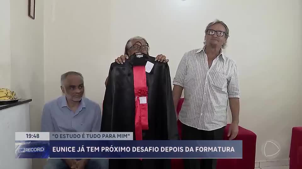 Idosa de 75 anos conclui curso de Direito e planeja novos desafios