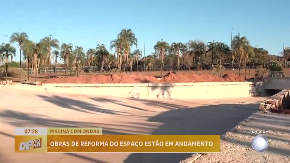 Obras de reforma da piscina com ondas de Brasília avança