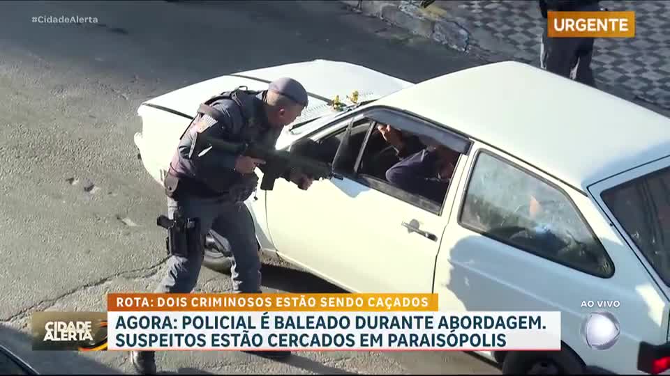Policiais fazem abordagens em busca de suspeitos de balearem agente em Paraisópolis, zona sul de SP