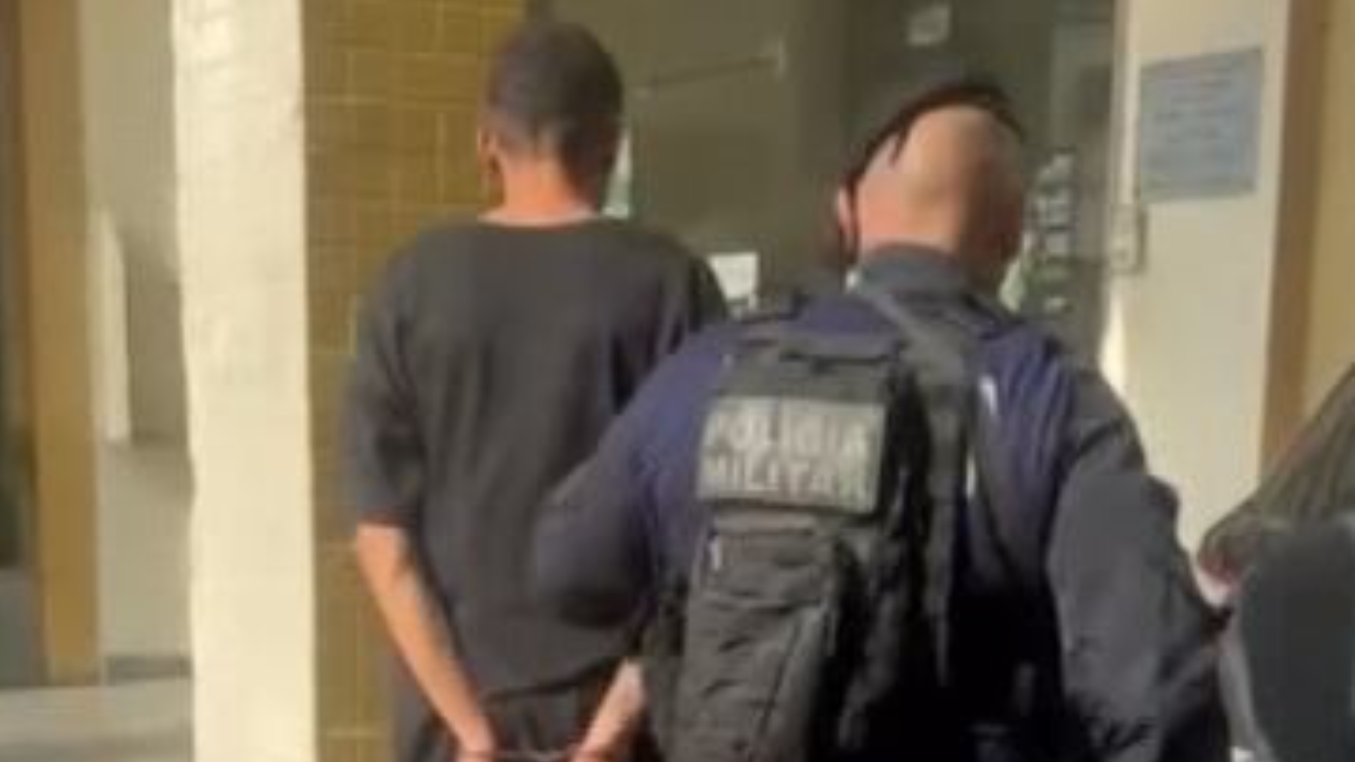 Criminoso é preso pela PM após lançar granada contra agentes durante operação na Vila Joaniza