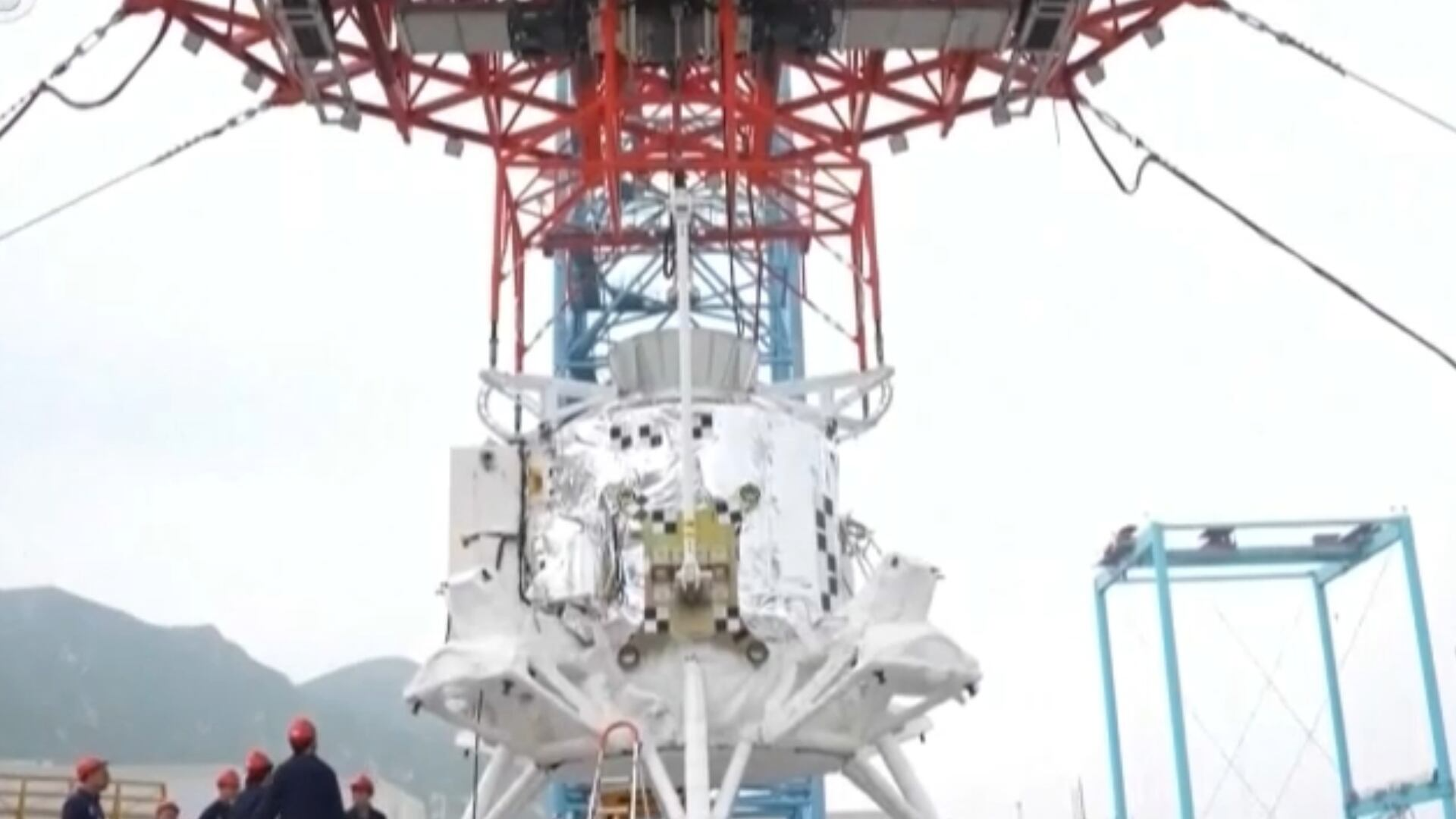China conclui teste de pouso e decolagem de módulo lunar tripulado