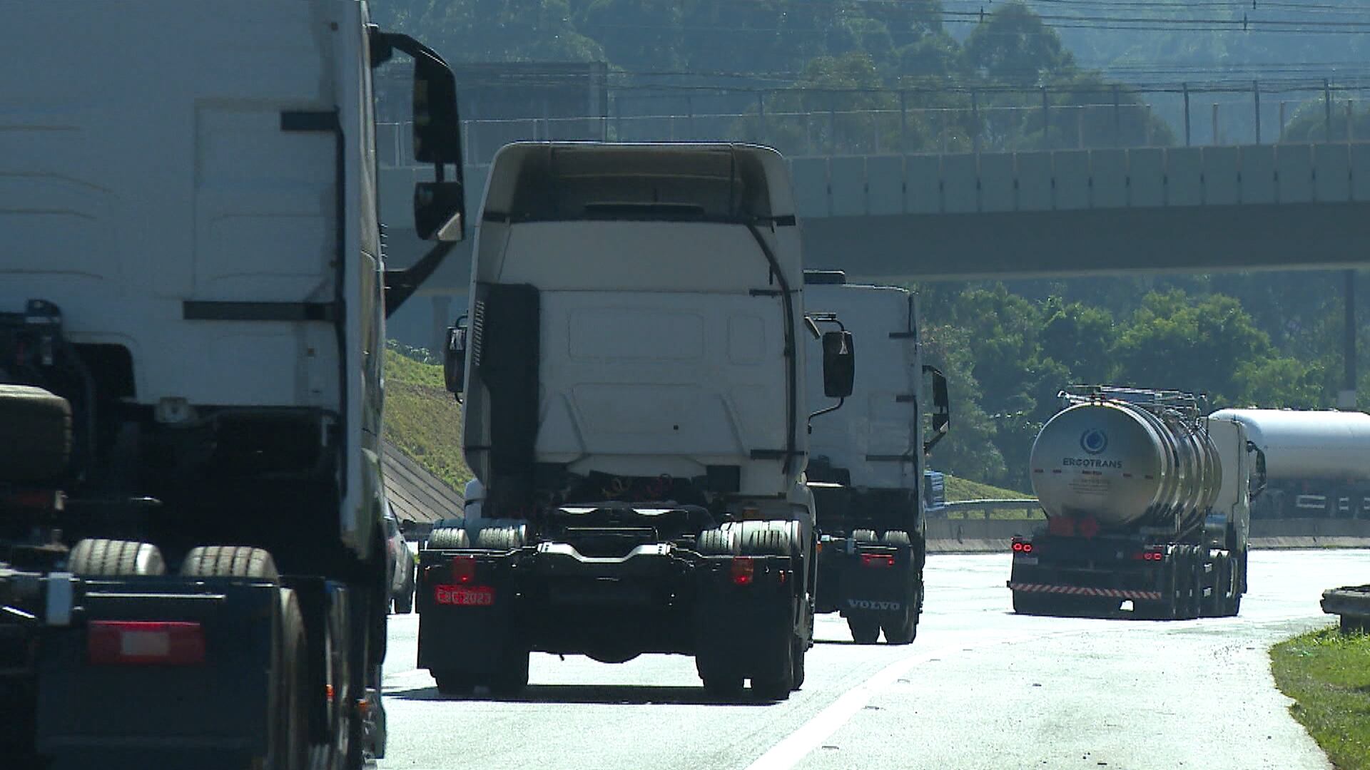 Pesquisa mostra que 40% das multas aplicadas a caminhoneiros são por alta velocidade