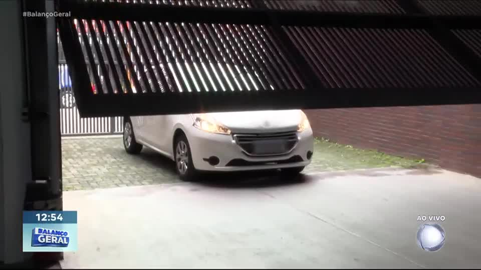 Polícia prende 15 suspeitos de integrar quadrilha que troca controles de portões automáticos em SP