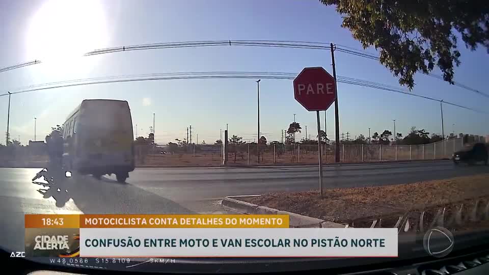 Acidente entre motociclista e van escolar acaba em confusão em Vicente Pires (DF)