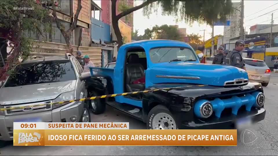 Idoso fica gravemente ferido ao ser arremessado de caminhonete desgovernada