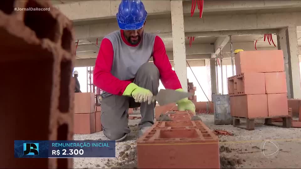 Salários de até R$ 10 mil: desinteresse de jovens preocupa setor da construção civil em crescimento