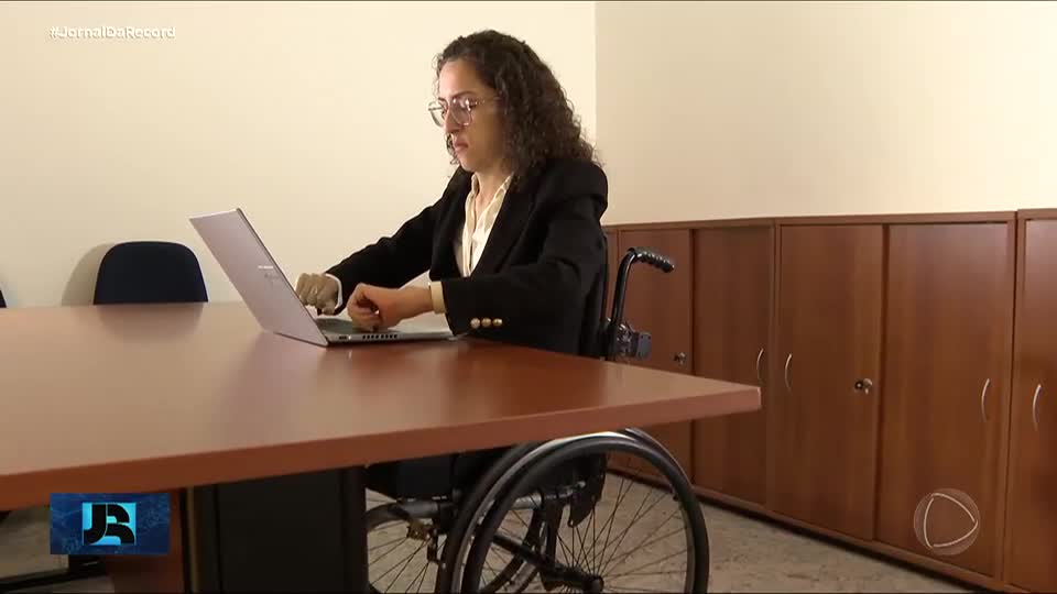 Conheça a primeira juíza cadeirante que tomou posse no TJ-SP