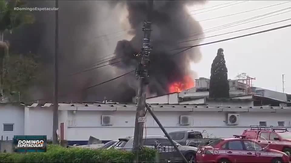 Incêndio destrói empresa de refrigeração em Itapecerica da Serra (SP)