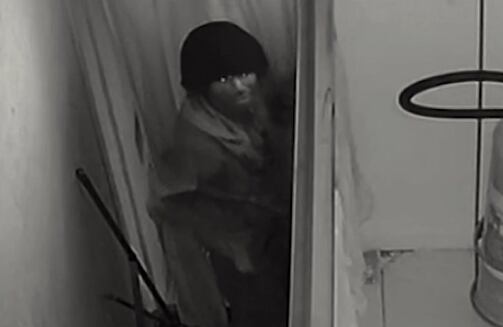 VÍDEO: Homem é preso após invadir e se enconder no forro de shopping em Niterói (RJ)