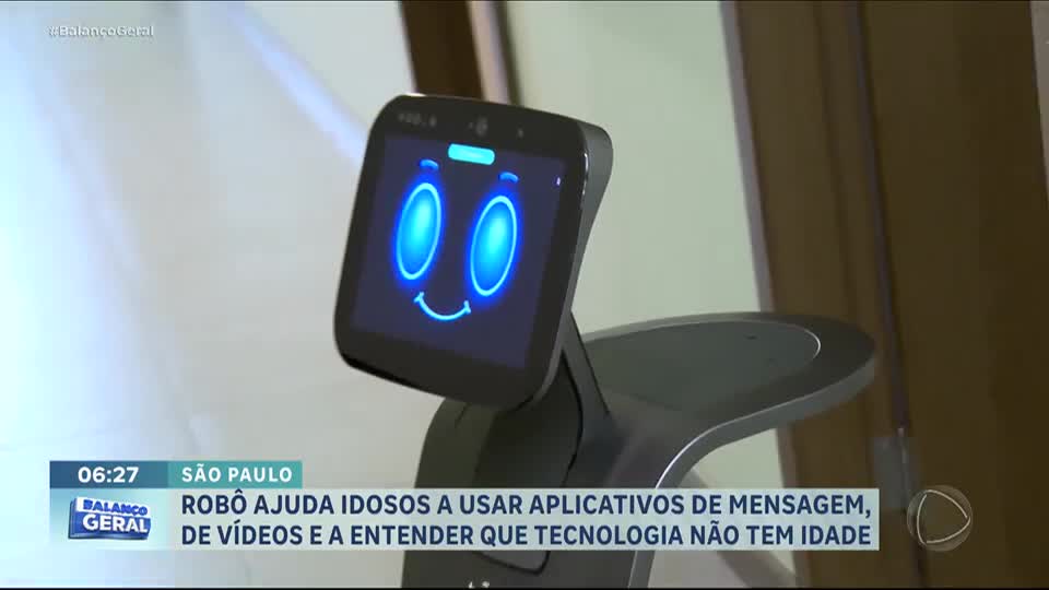 Robô social ajuda idosos a se conectarem com a tecnologia em São Paulo
