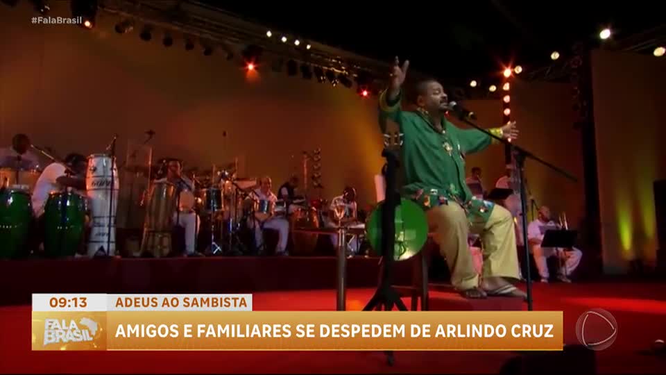 Corpo de Arlindo Cruz é enterrado no Rio de Janeiro