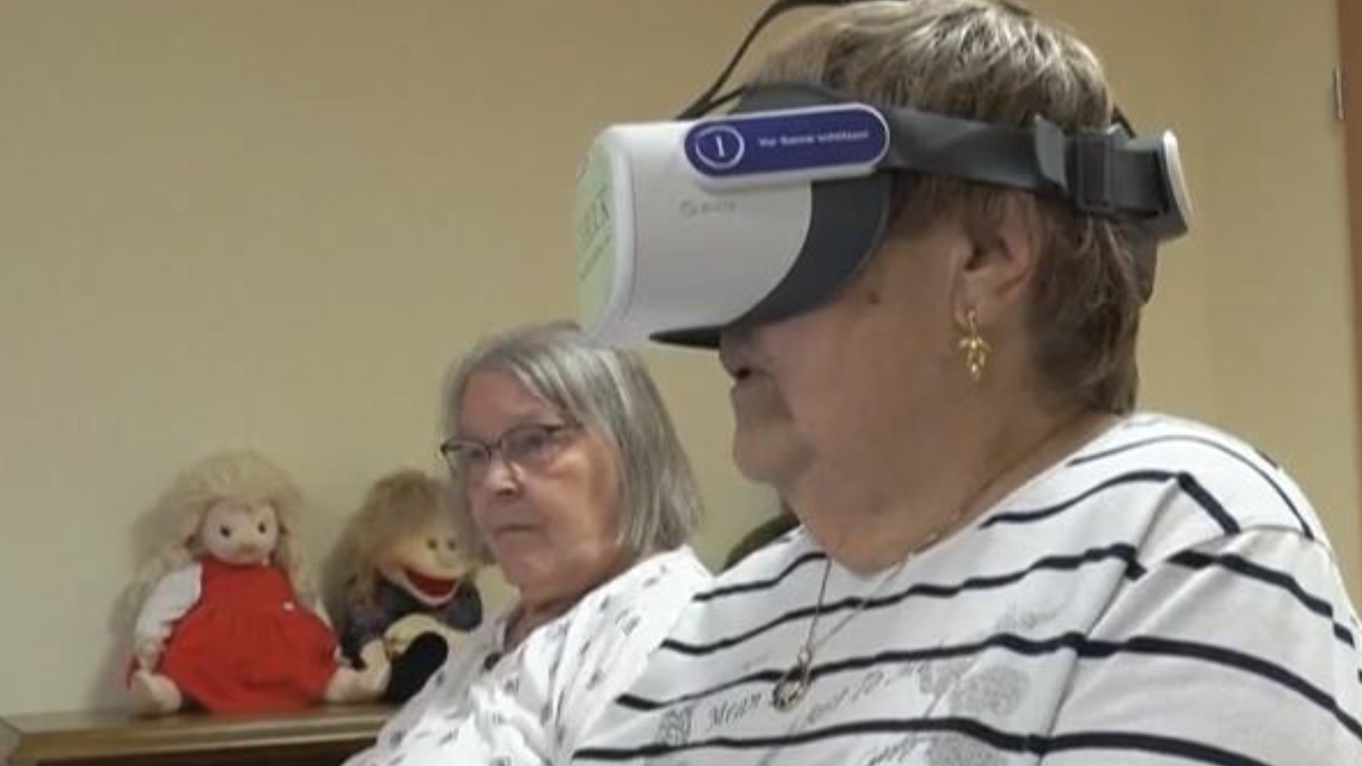 Óculos de realidade virtual permite que moradores de asilo na Alemanha viajem sem sair do lugar