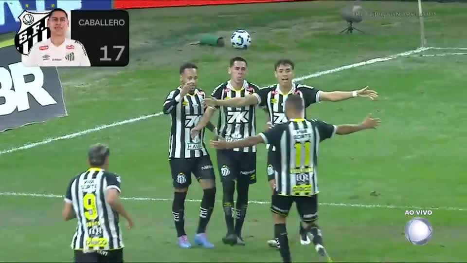 Vira virou! Guilherme vira garçom e serve Caballero