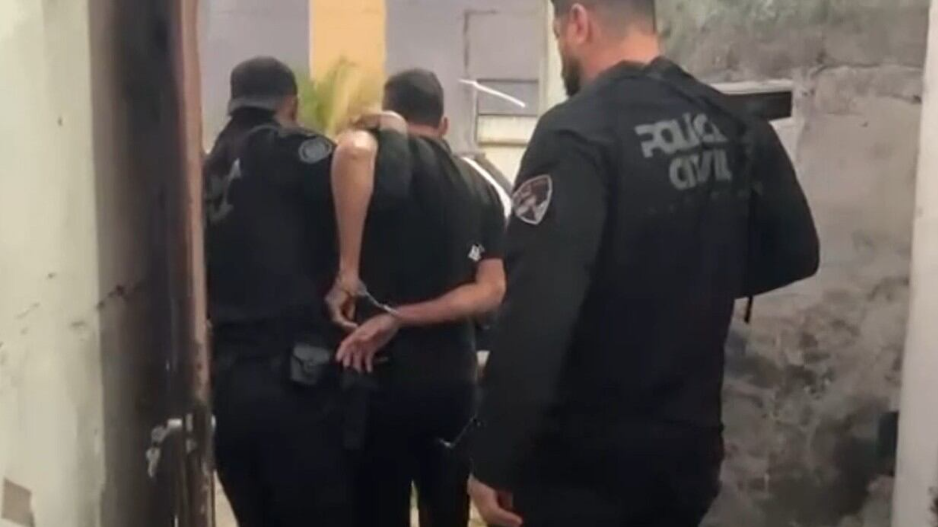 Polícia Civil prende homem acusado de abusar de adolescente por dois anos no RJ