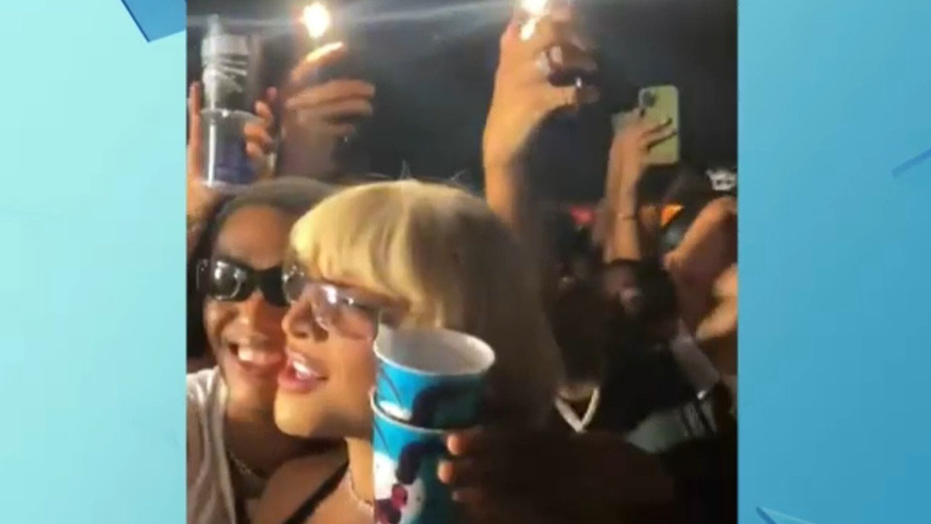 Pabllo Vittar leva puxão de cabelo e revida com tapa em fã