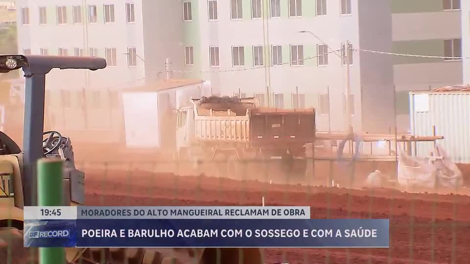Moradores do Alto Mangueiral, no DF, enfrentam problemas com poeira e barulho de obras