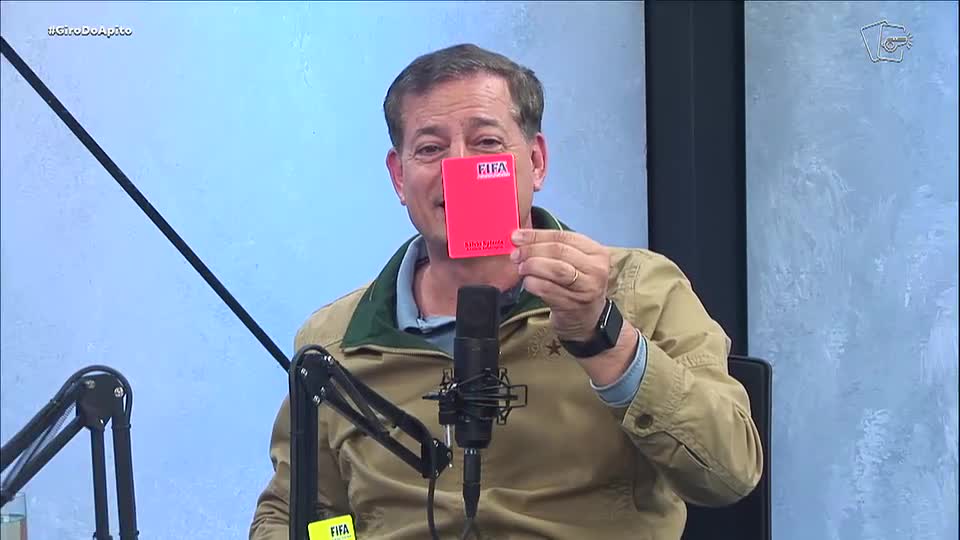 Treta na firma! Sálvio analisa entrada dura em pelada entre funcionários da RECORD | Giro do Apito