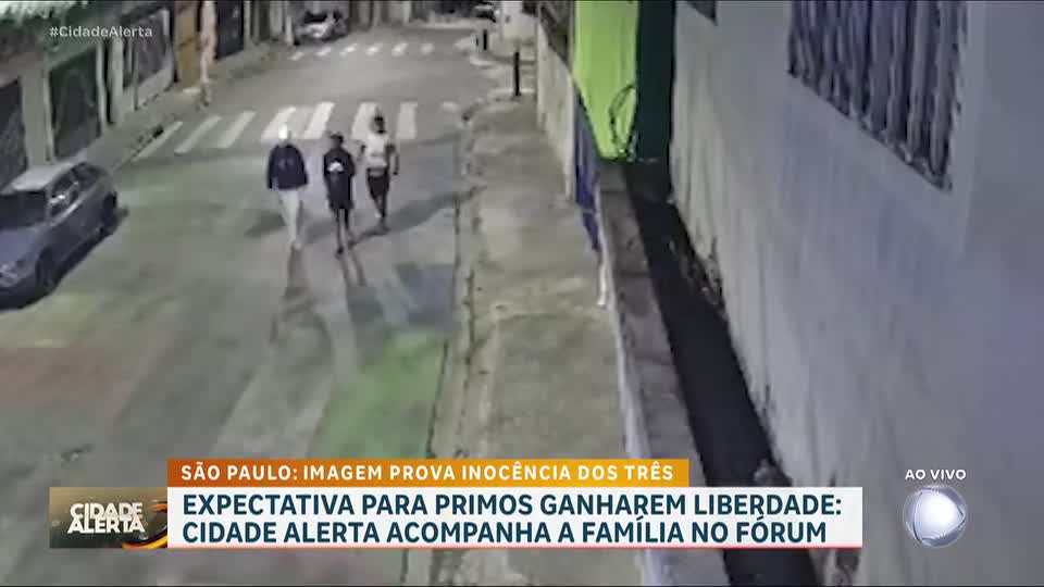 Primos são presos após roubo e família apresenta imagens que contestam acusação