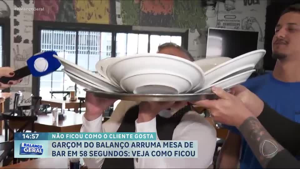 Entre bandejas, pratos e equilíbrio: garçom do Balanço homenageia colegas de profissão