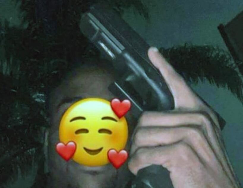 Homem preso por ameaçar ex-companheira enviava foto armado para intimidá-la