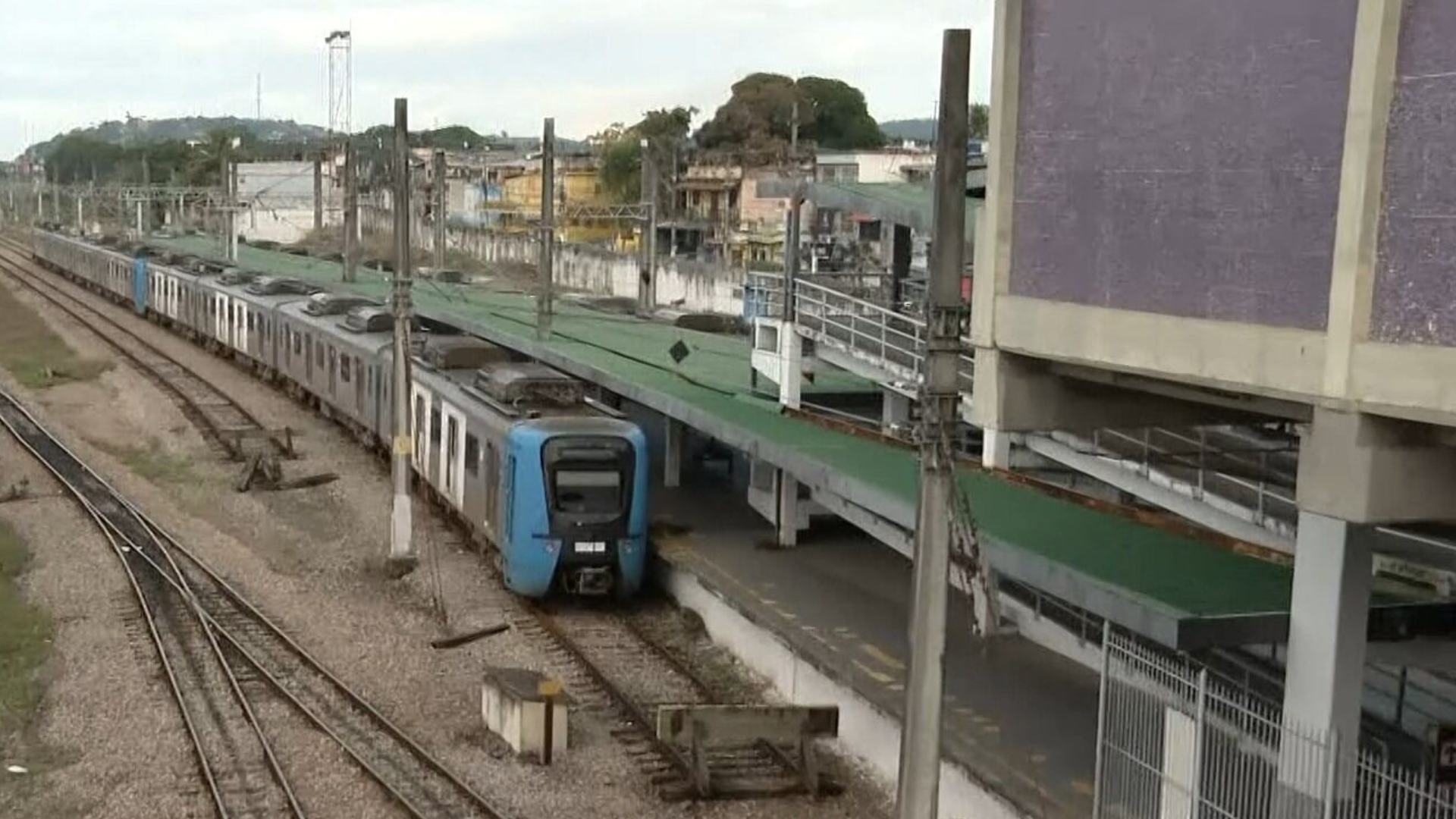 Estação de trem de Saracuruna é fechada após furto de cabos