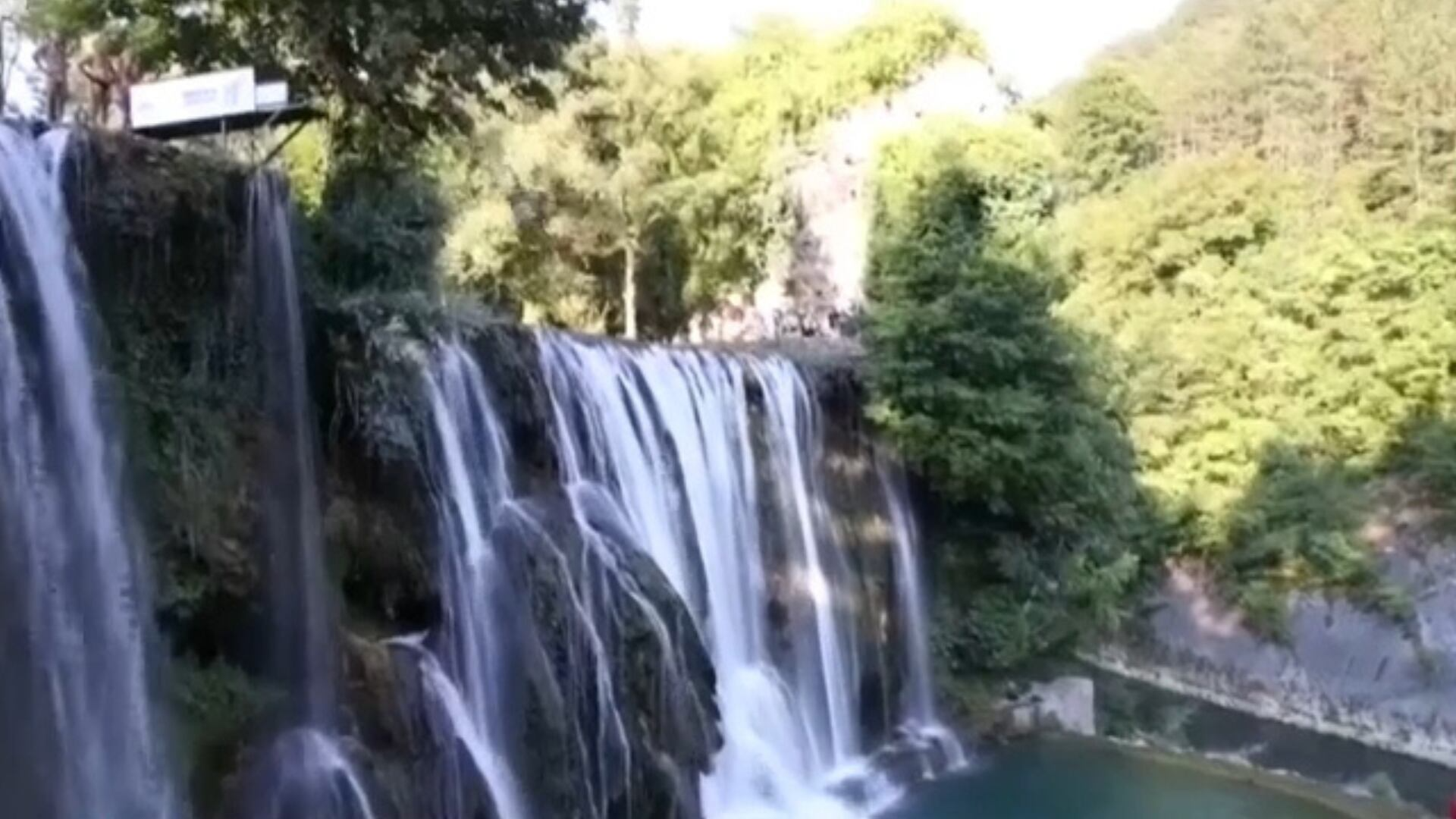 Teria coragem? Cachoeira de 20 metros na Bósnia vira palco de competição internacional de mergulho