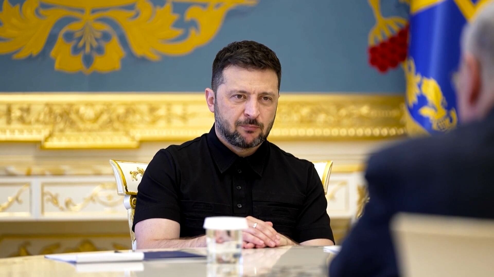 Rússia avança 10 km para o norte da Ucrânia; Zelensky busca ajuda de outros países