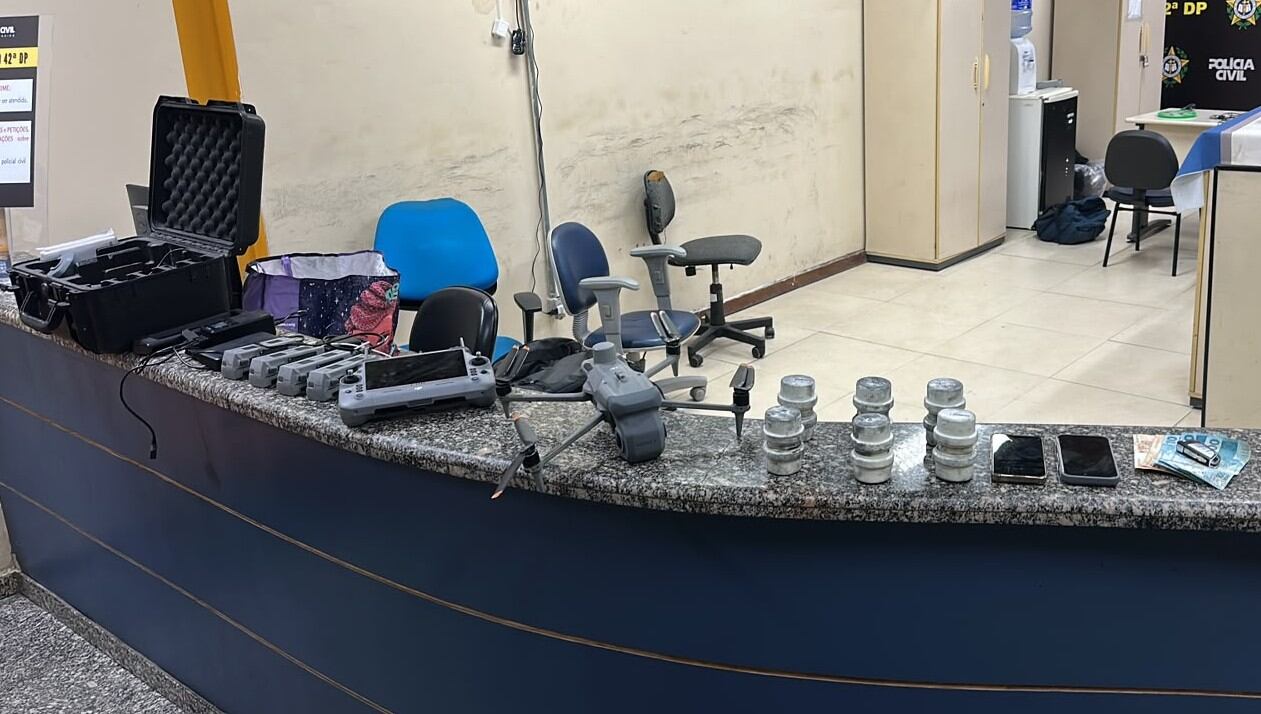 PM prende traficantes com drone e explosivos em comunidade de Vargem Grande, no Rio