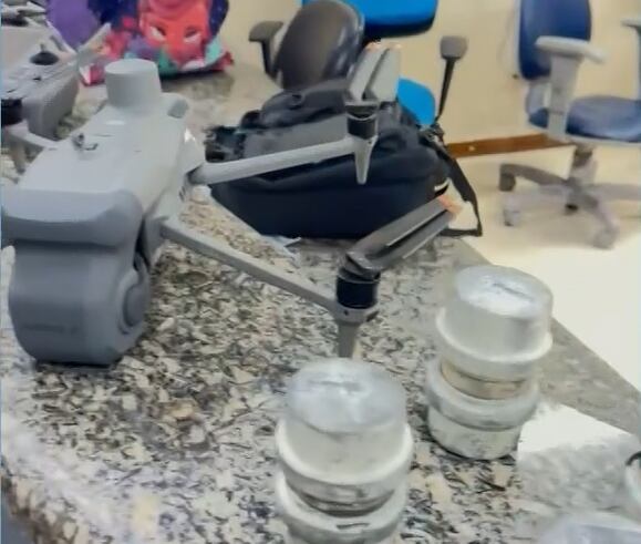 Drone e explosivos são apreendidos durante prisão de dupla que atacou blindado da PM no Rio