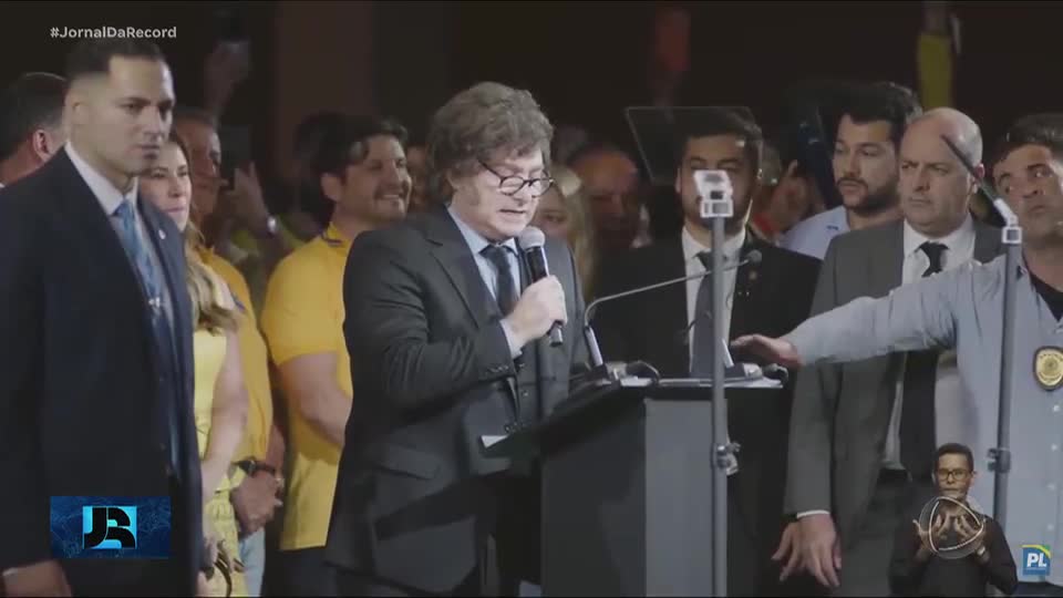 Pesquisa revela que maioria absoluta dos argentinos desaprova ataques de Milei contra Lula