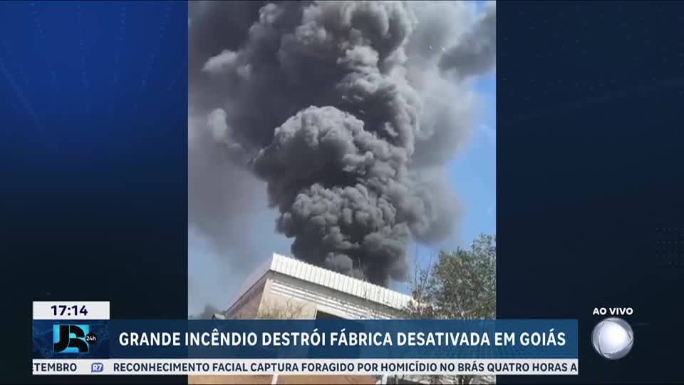 Incêndio de grandes proporções destrói fábrica desativada de fertilizantes em Senador Canedo (GO)