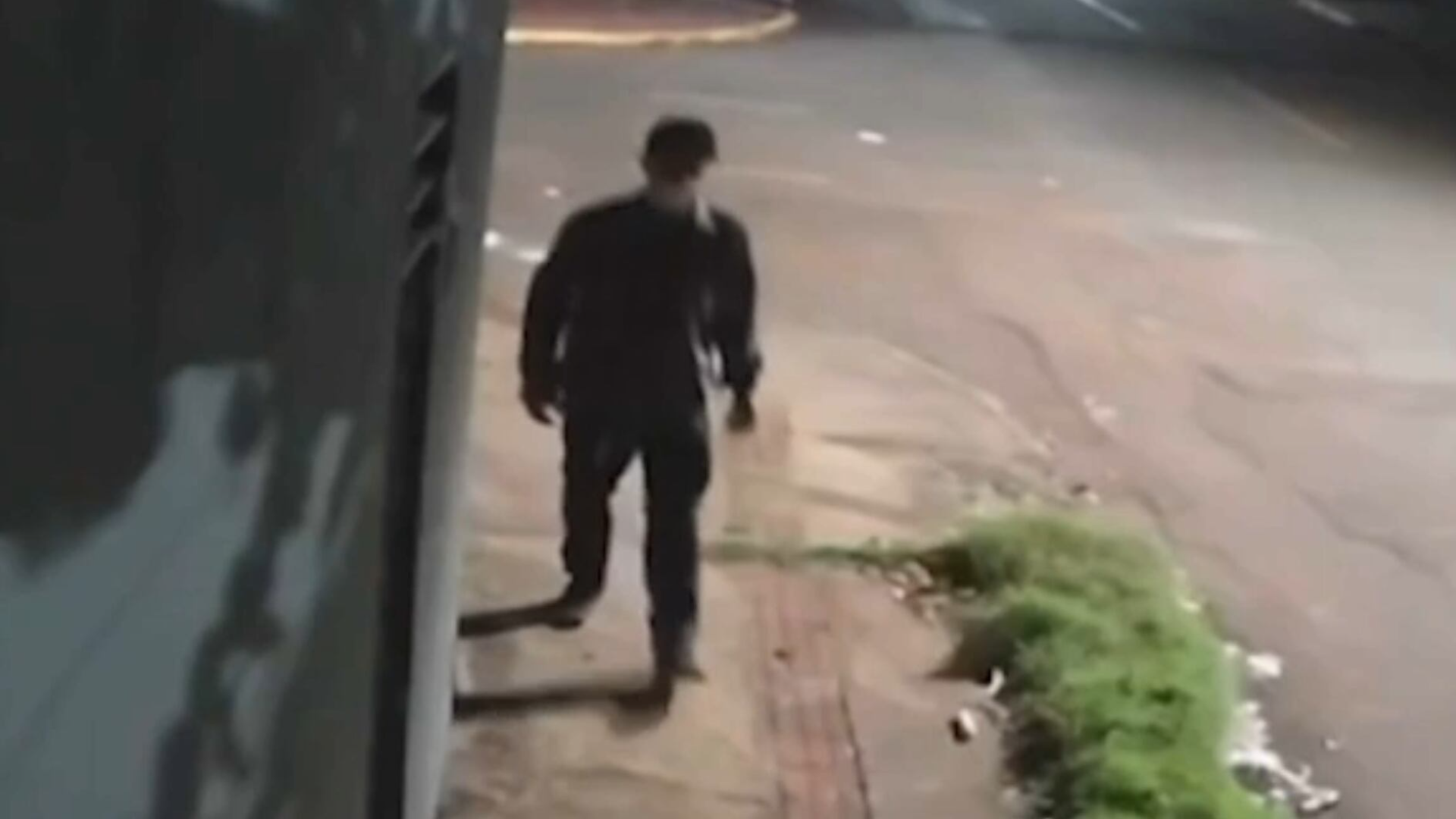 Polícia divulga imagens de suspeito de estuprar mulher que voltava da academia em Campo Grande (MS)