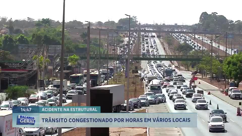 Trânsito fica congestionado ao longo do dia após acidente na Estrutural (DF)