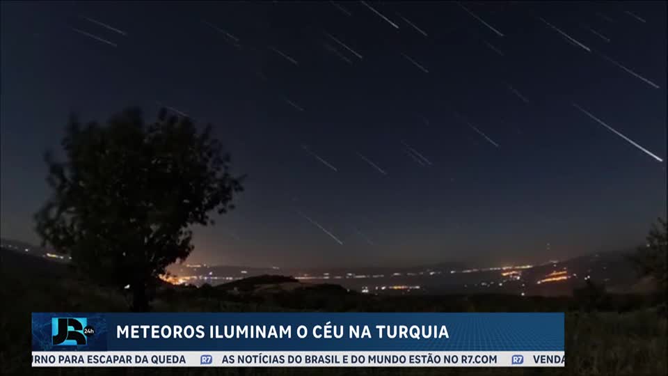 Meteoros iluminam o céu na Turquia