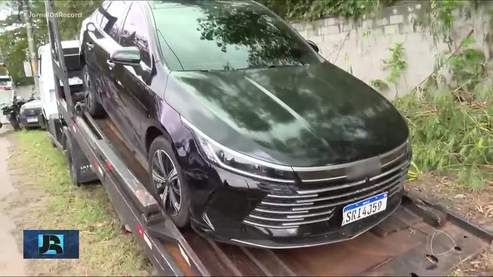 Quatro pessoas são presas em operação contra roubo de veículos na zona norte do Rio