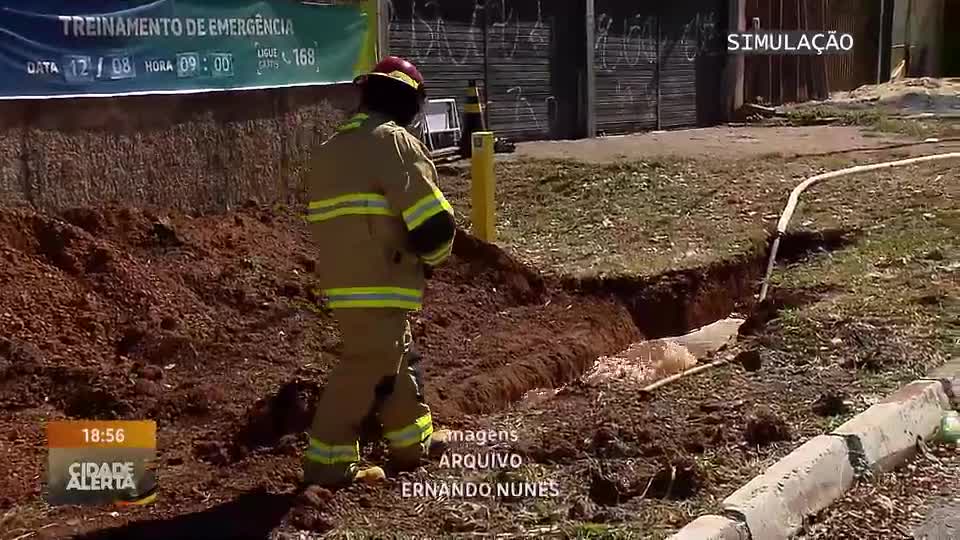 Corpo de Bombeiros e Transpetro simulam vazamento em oleoduto