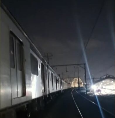 Apagão paralisa todos os ramais de trens do Rio; circulação está suspensa nesta quinta
