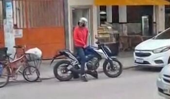 Ladrão é baleado e preso após assaltar loja e perder chave da moto em Duque de Caxias (RJ)