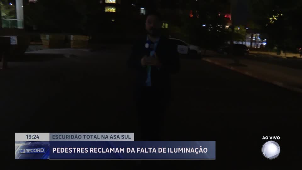 Pedestres reclamam de falta de iluminação do Setor de Rádio e TV Sul, em Brasília