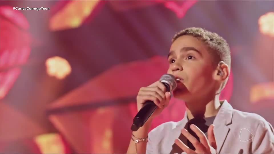 Tom de voz suave de Miguel Martins em clássico sertanejo ‘É o Amor’ anima 99 jurados