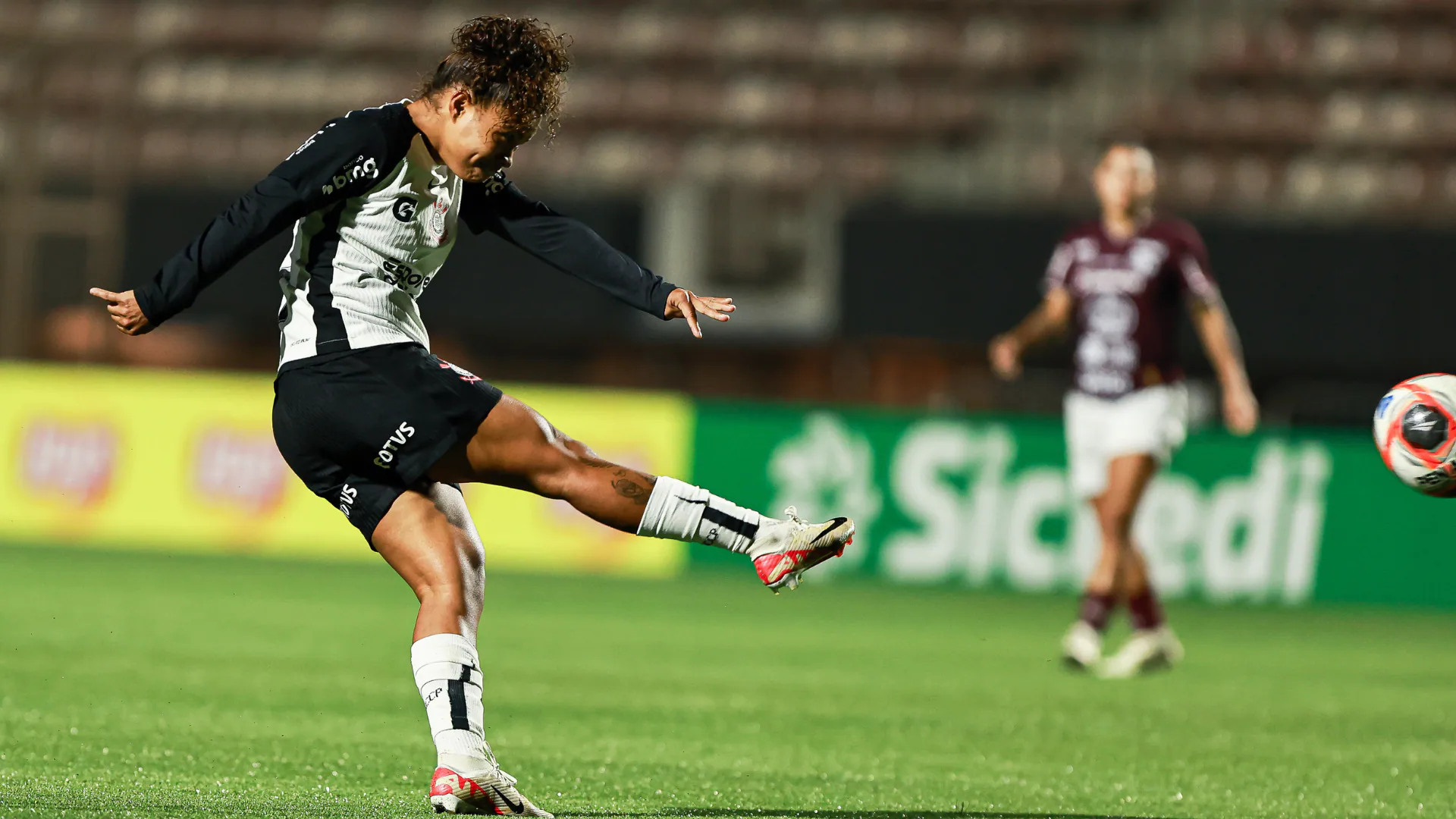 'Elas com a Bola' mostra como foi o retorno do Corinthians ao Pacaembu no Paulistão Feminino