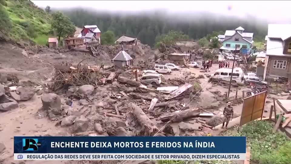 Enchente deixa mortos e feridos na Índia