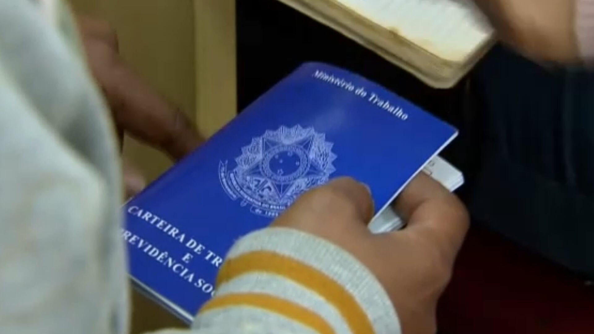 Diminuição no desemprego é reflexo da 'economia mais forte', analisa especialista