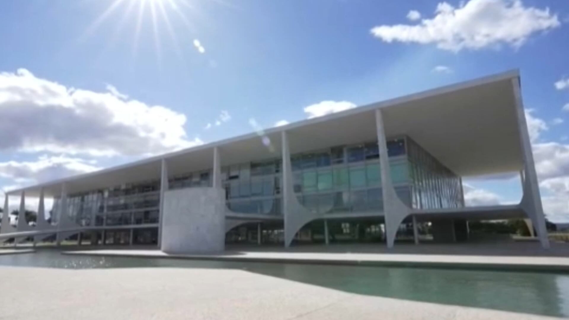 Análise: não há cerceamento de liberdade de expressão em projeto para regular big techs