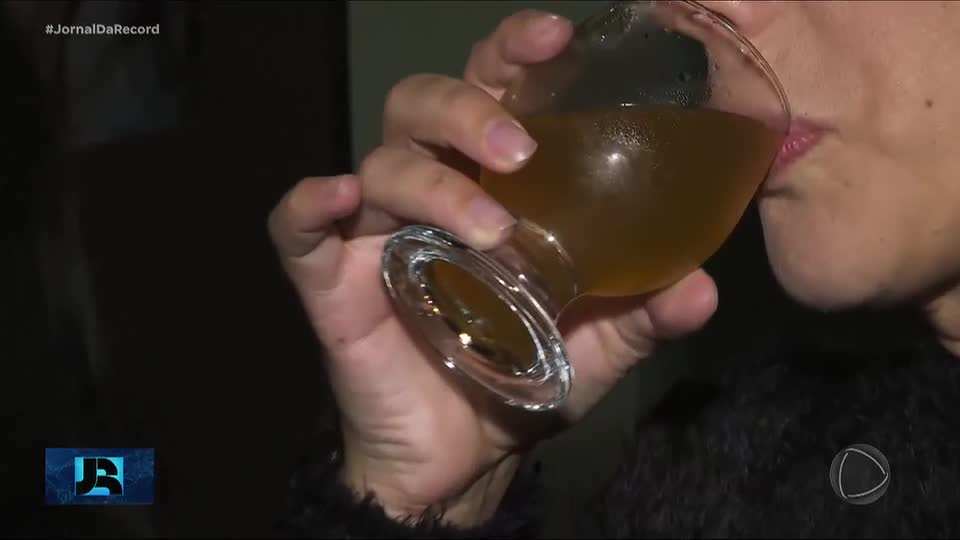 Consumo excessivo de álcool entre mulheres brasileiras dobra nas últimas duas décadas
