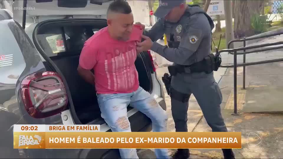 Homem é baleado de raspão na cabeça pelo ex-marido da companheira