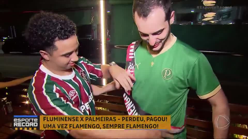 Já viu isso? Tricolor coloca faixa de campeão do Flamengo em palmeirense