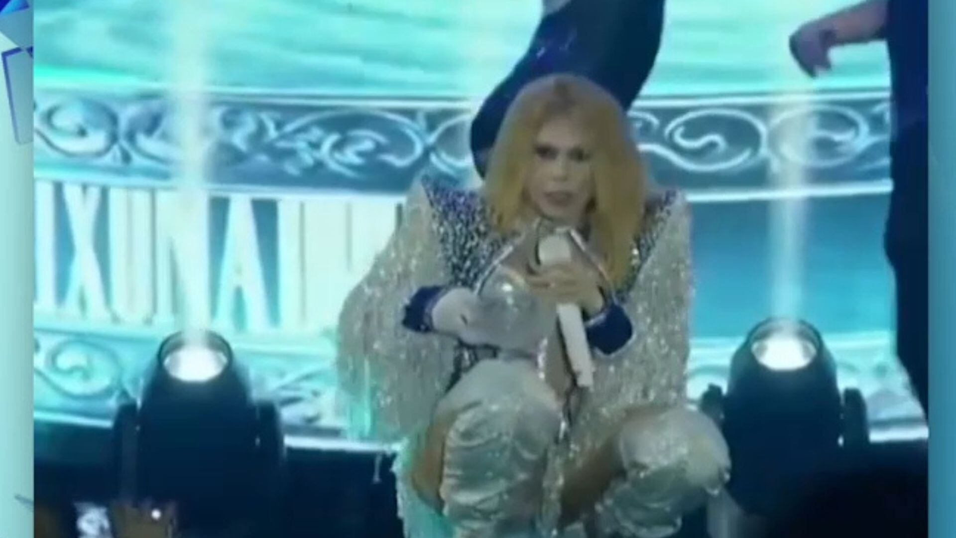 Climão! Joelma tira microfone de fã à força em show após receber críticas