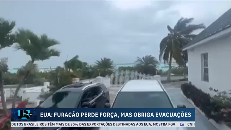 EUA: furacão perde força, mas obriga evacuações